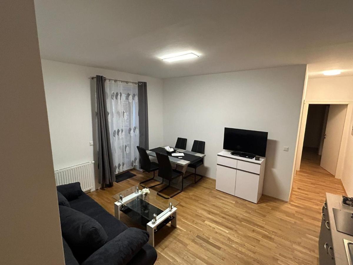 Paky Appartements 00322 Bruck-Leitha Dış mekan fotoğraf