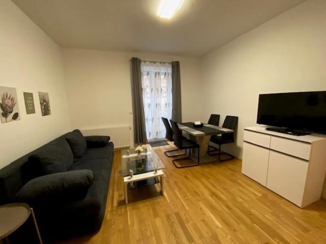 Paky Appartements 00322 Bruck-Leitha Dış mekan fotoğraf